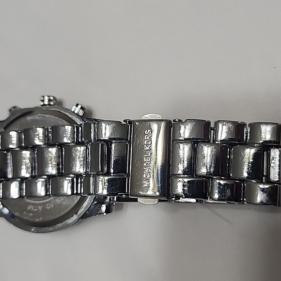 MICHAEL KORS MK WATCH RUNWAY FASHION SILVER STREAM HIGH POLISHED - Picture 3 of 5